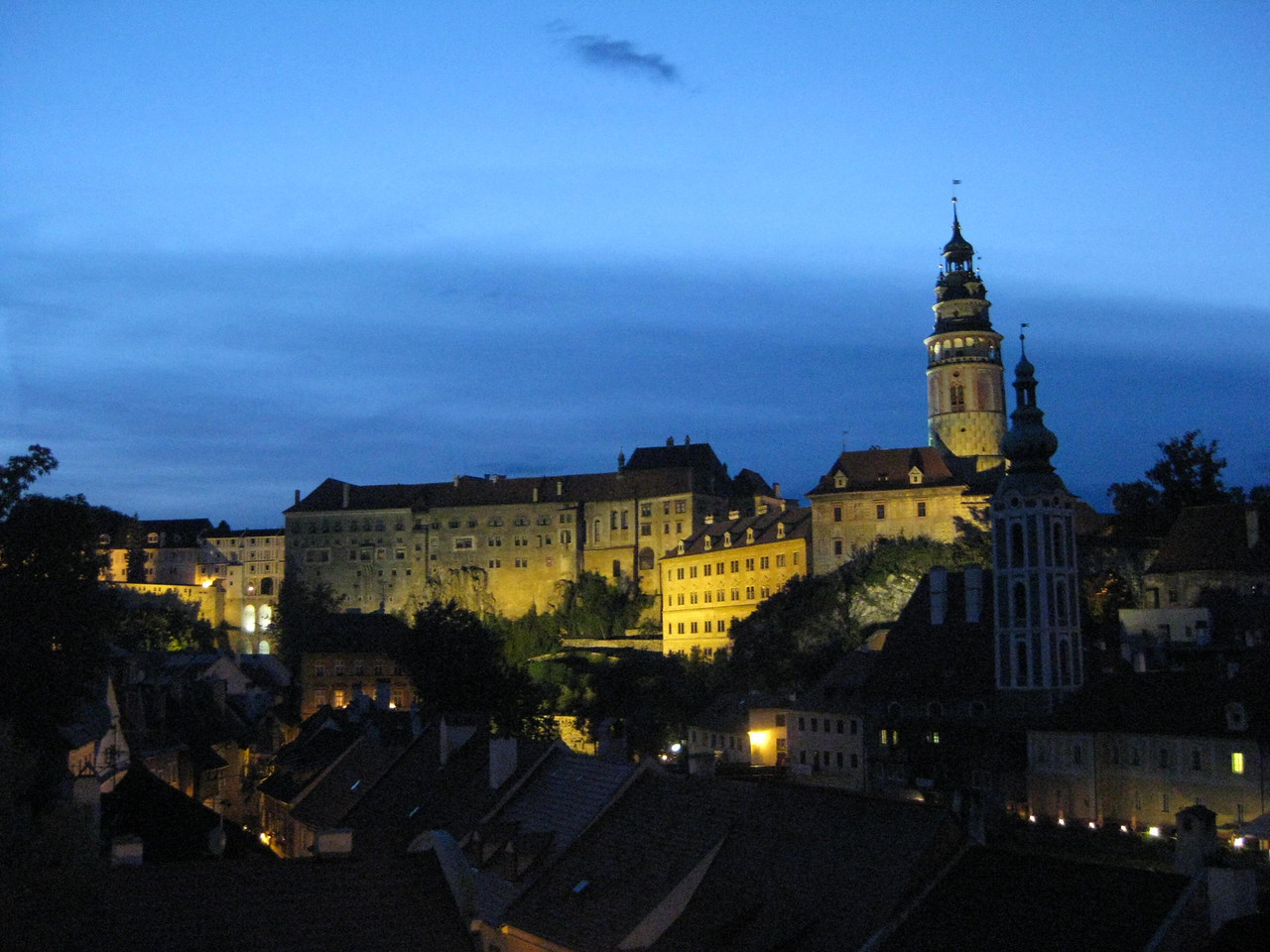 Český Krumlov at night