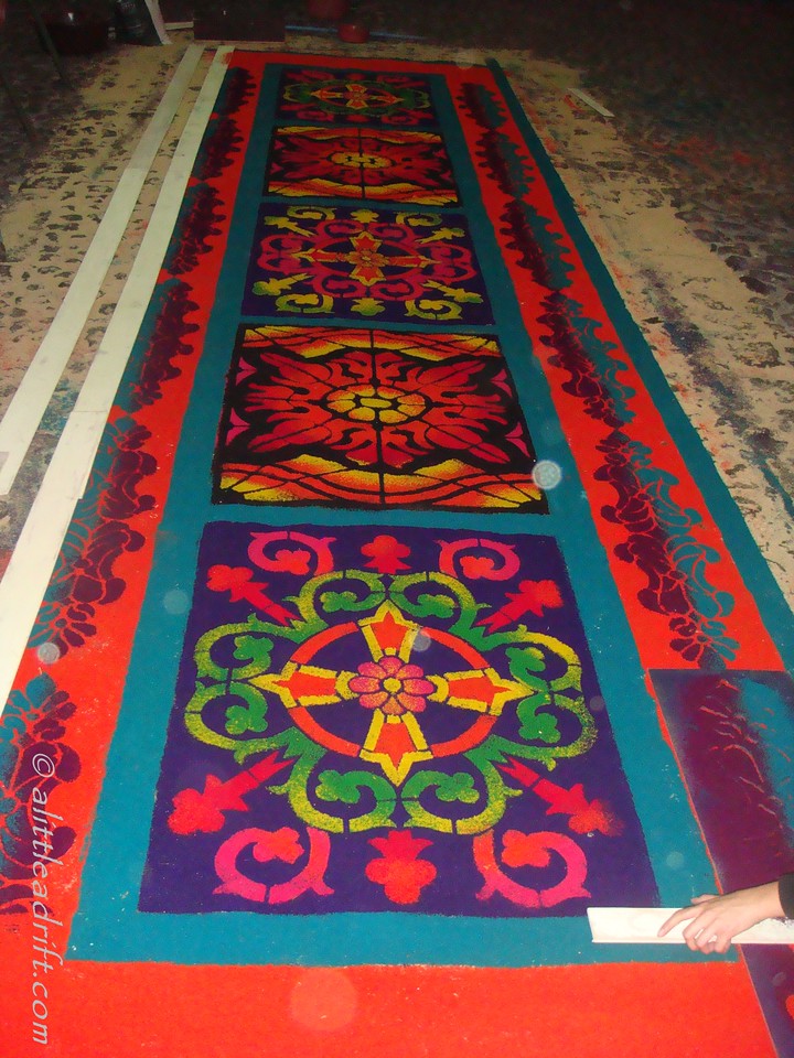 non religous design on the semana santa carpet