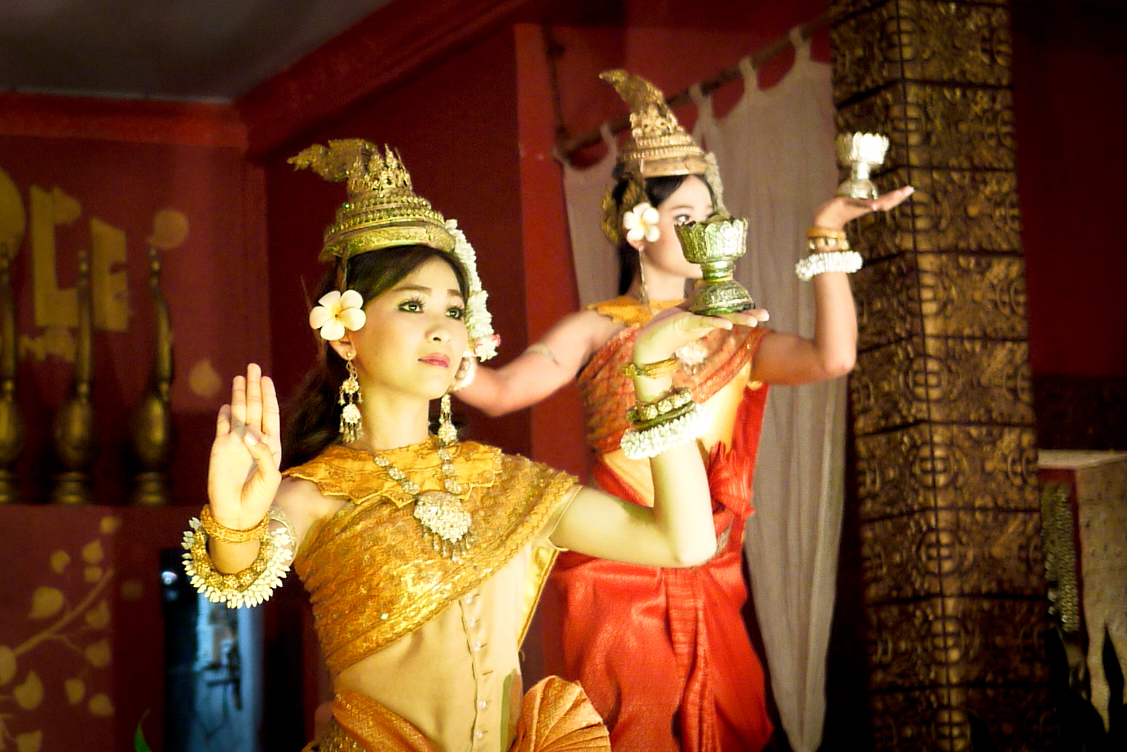 traditional dancers cambodia