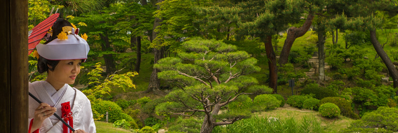 A bride poses for photos in Hiroshima at Shukkei-en Garden. Shukkei-en Garden hiroshima