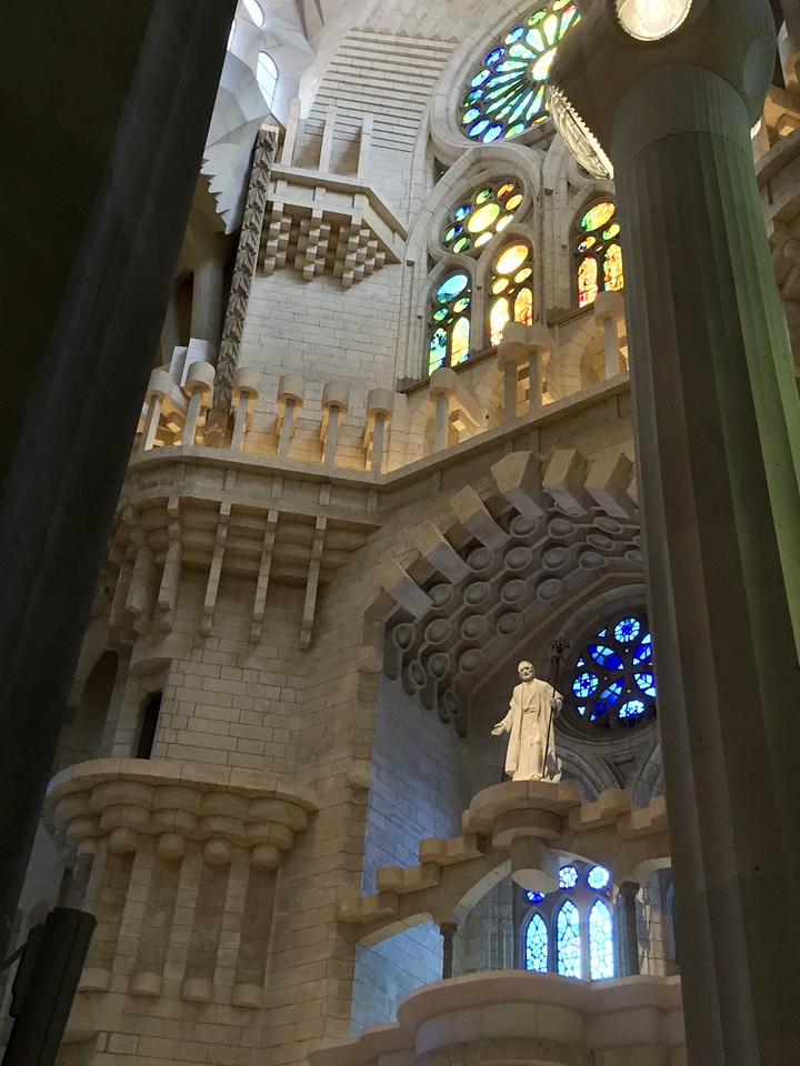 interior doorway of the sagrada 