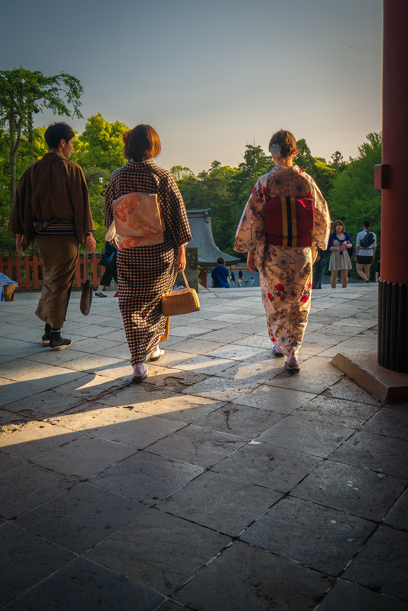 Visitors leave Tsurugaoka Hachiman-gū Temple in Kamakura, Japan Tsurugaoka Hachiman-gū Temple Kamakura