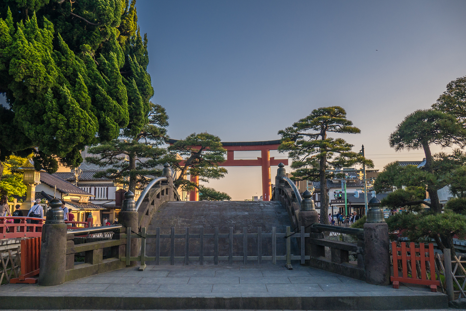 Tsurugaoka Hachimangū is the most important Shinto shrine in Kamakura and is located in the very center of the city. The torii gate at Tsurugaoka Hachiman-gū Temple