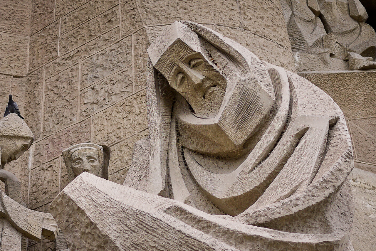Passion Façade of the Sagrada familia feature stark figures with hard lines 