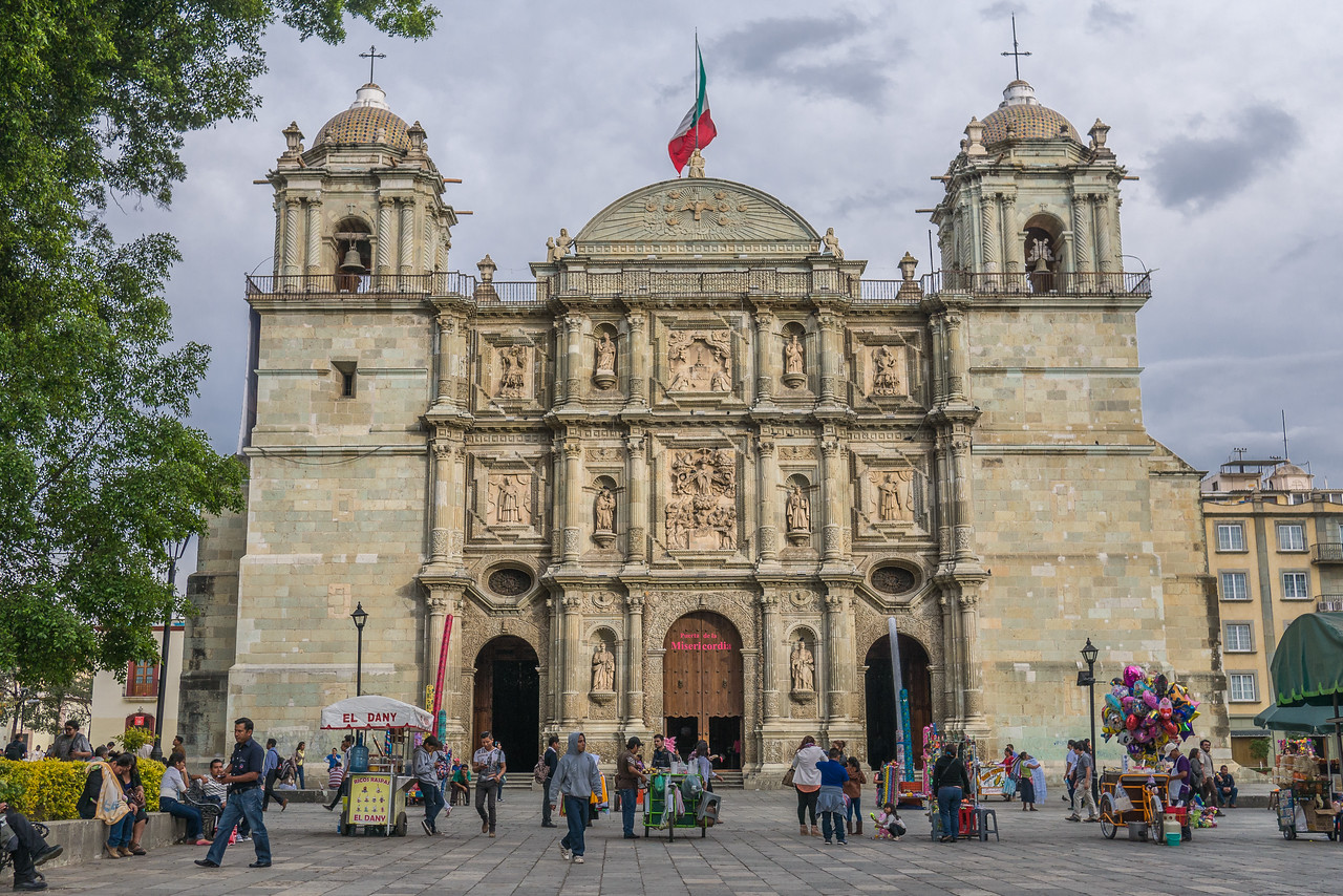 Catedral de Nuestra Señora de la Asunción  in the zocolo of Oaxaca City center
