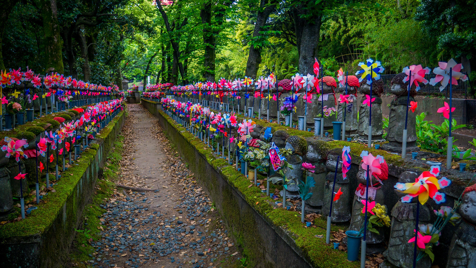 A quiet section of Jizo statues, many of these were older but still as beautiful. Jizo statues at Zojo-ji Temple