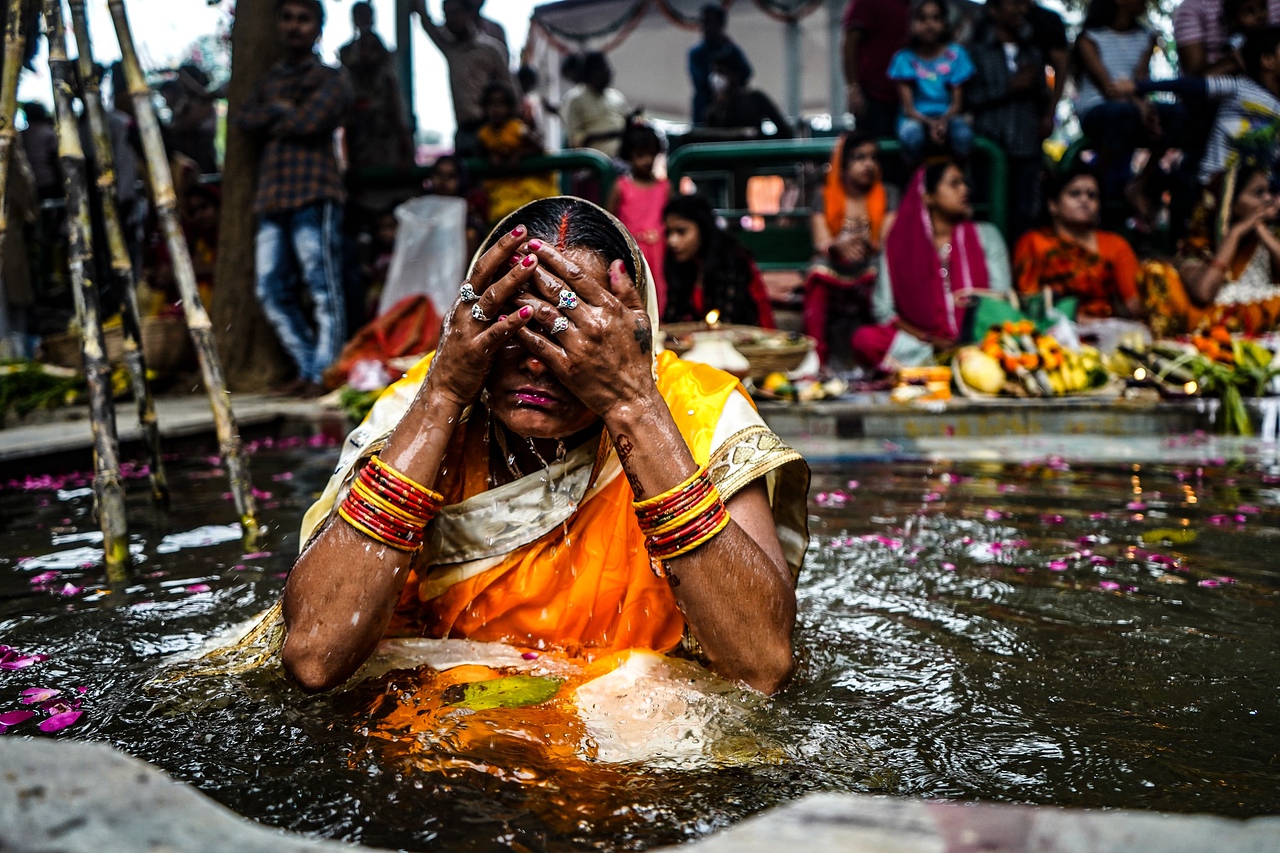 should you celebrate holi festival in varanasi?