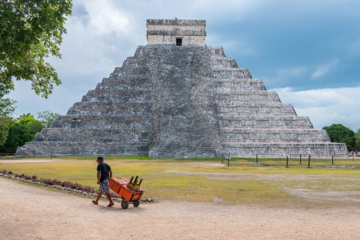 chichen itza maya ruins